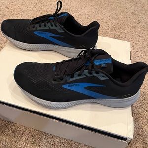 Mens Brooks Launch 8 size 13.